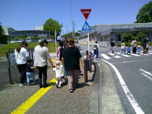 お友だちとお散歩へ行ってきたよ